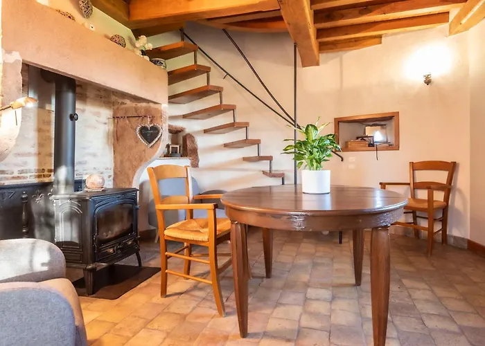 La Petite Tour Du Chateau De Salornay