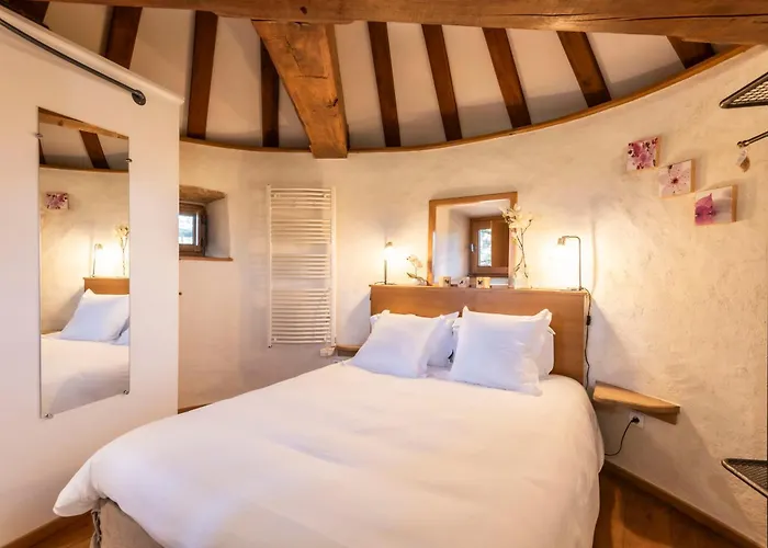La Petite Tour Du Chateau De Salornay