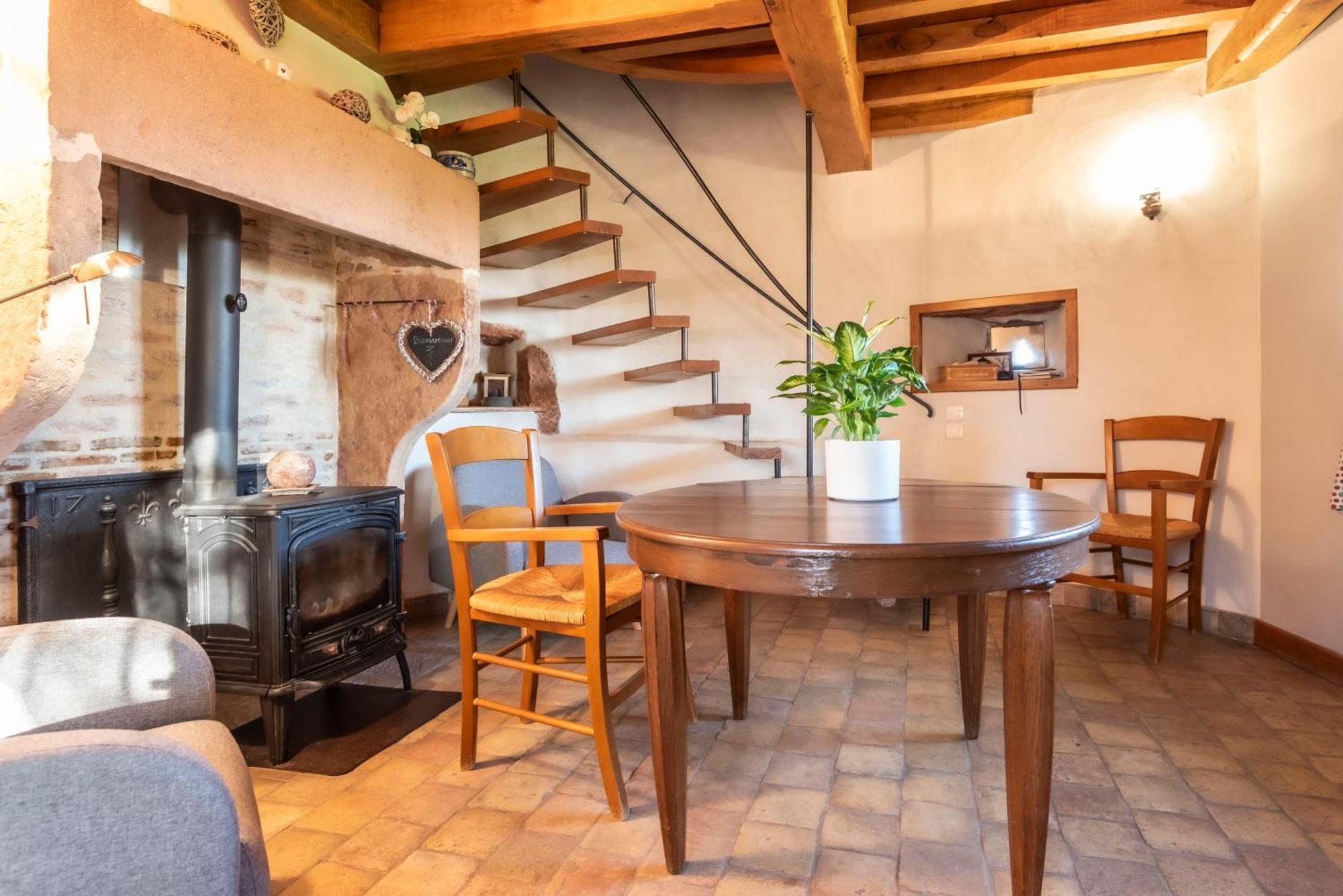 La Petite Tour Du Chateau De Salornay Hurigny