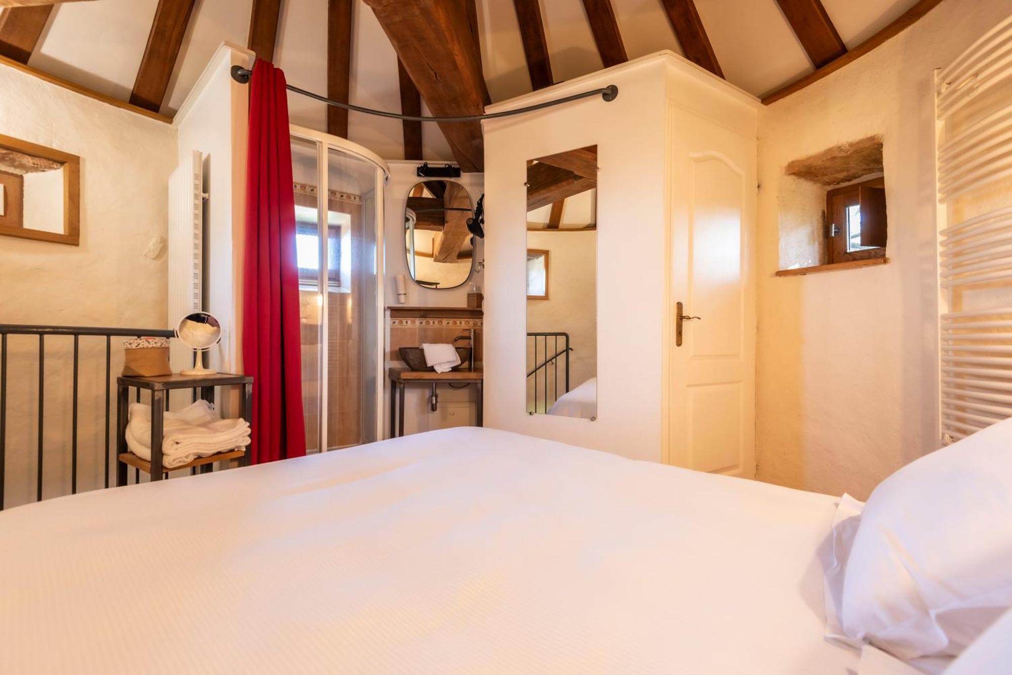La Petite Tour Du Chateau De Salornay * Hurigny