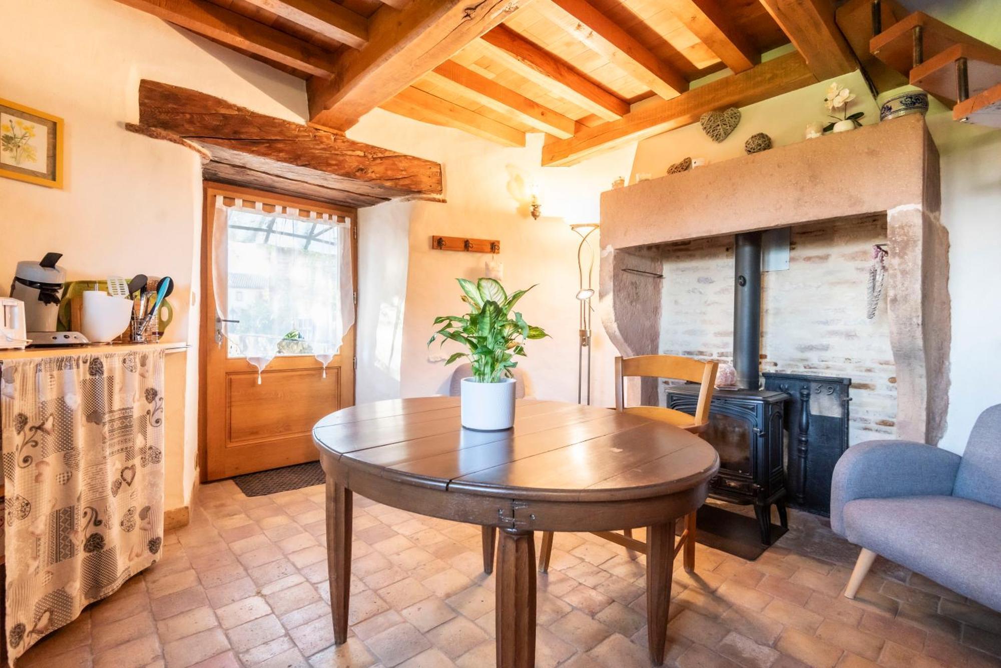La Petite Tour Du Chateau De Salornay *