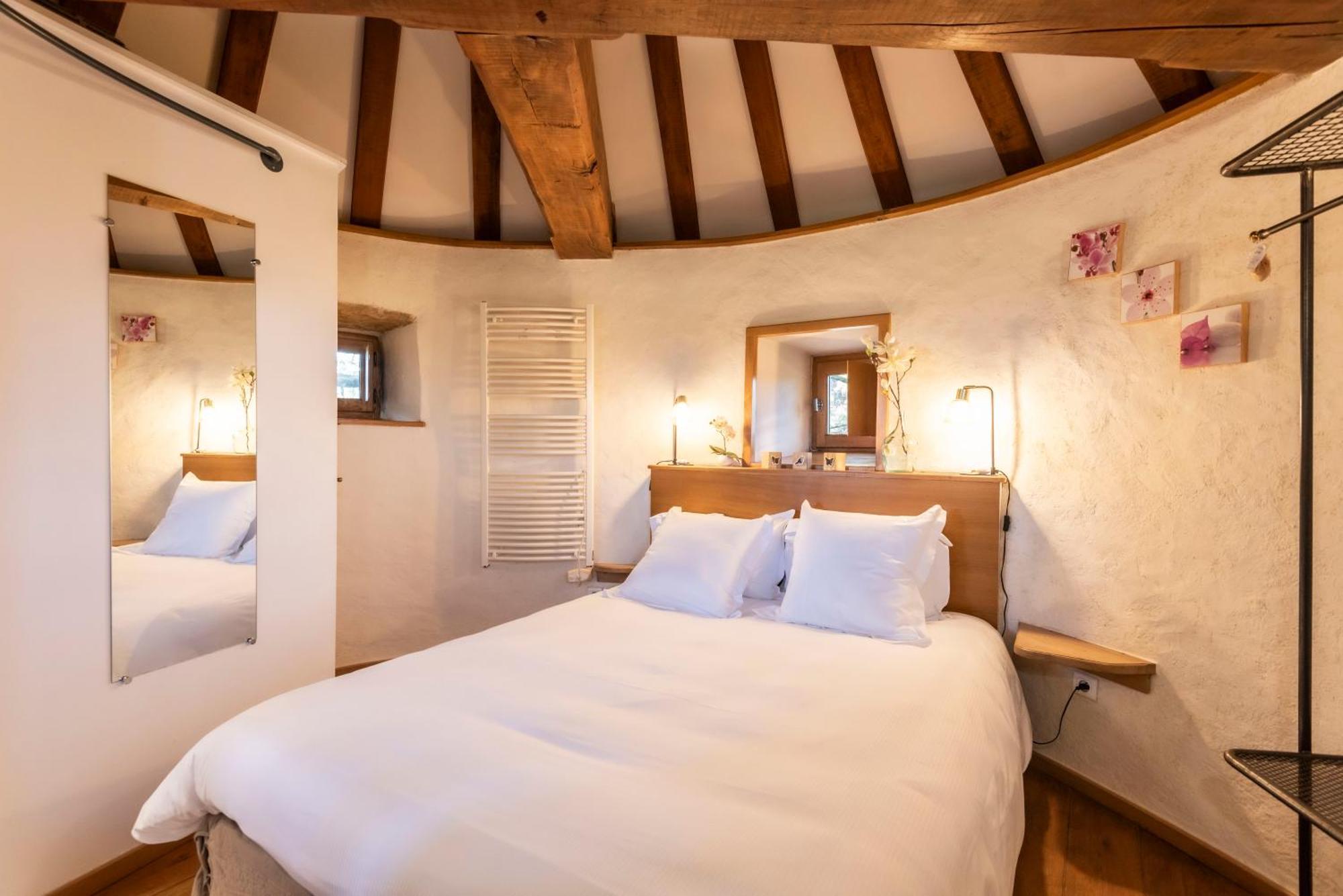 La Petite Tour Du Chateau De Salornay