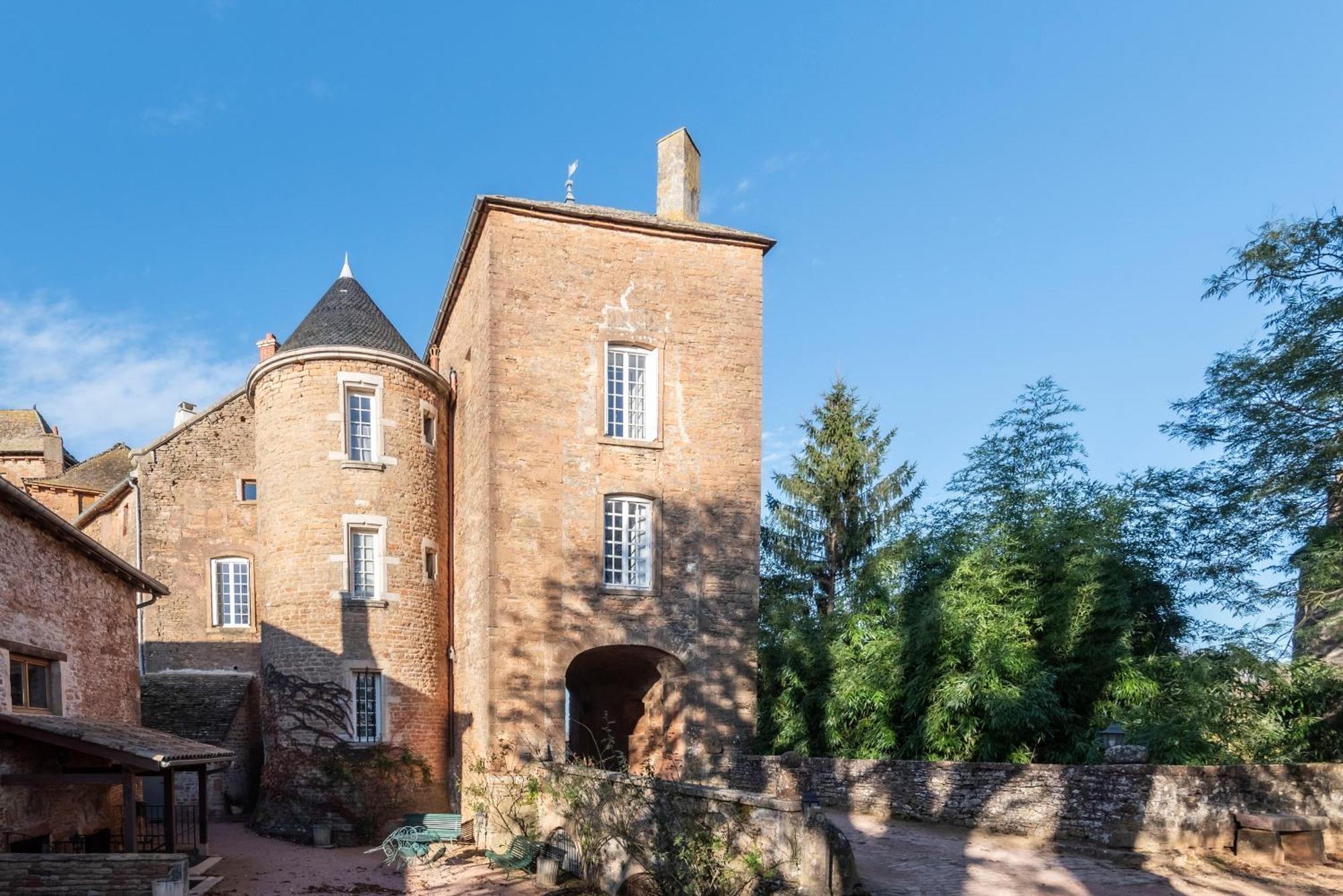 La Petite Tour Du Chateau De Salornay Apartment